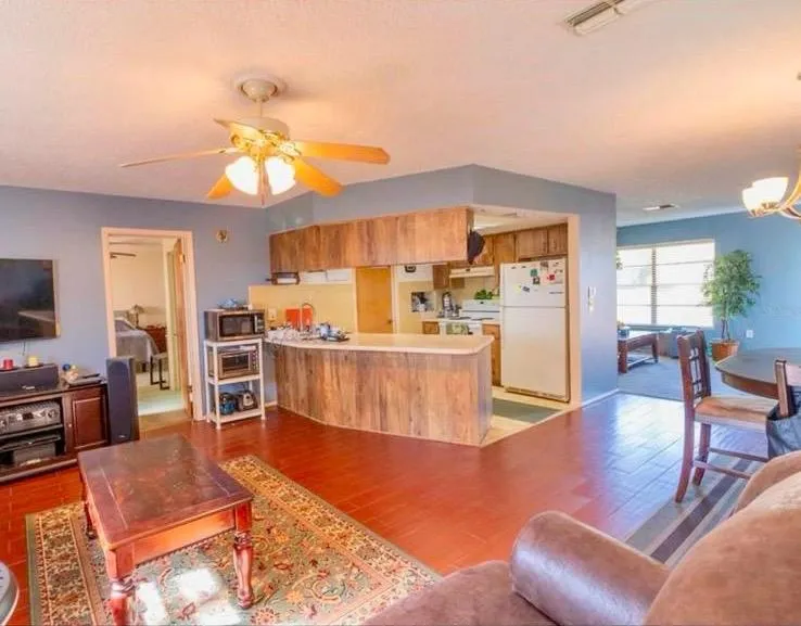 {{ custom_values.service_1 }} in {{custom_values.biz_area_1})