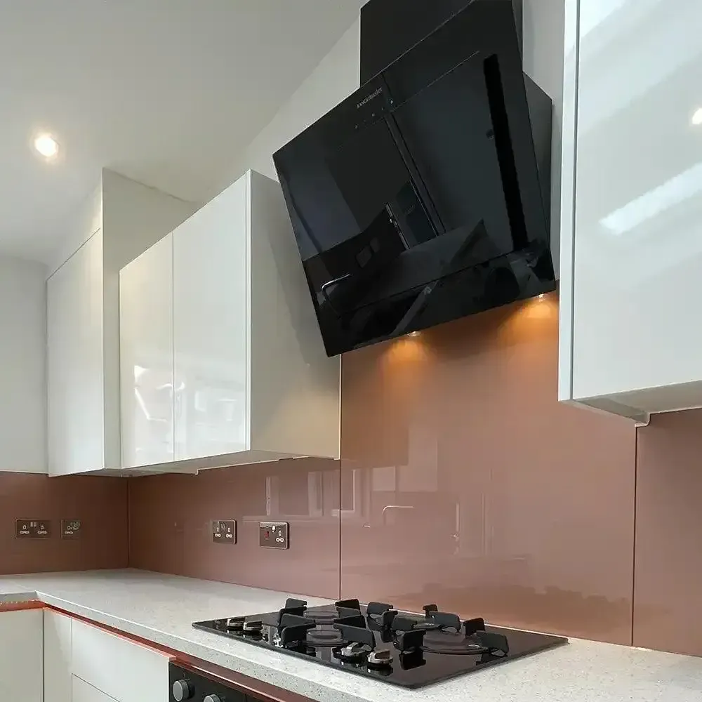 A custom 6mm toughened metallic glass splashback in a kitchen | Creoglass
