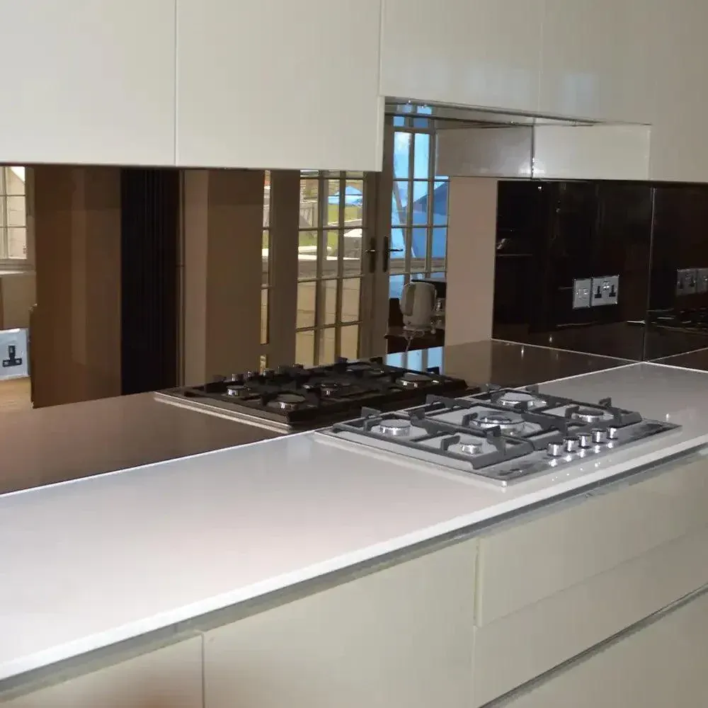 A custom 6mm toughened mirror glass splashback in a kitchen | Creoglass