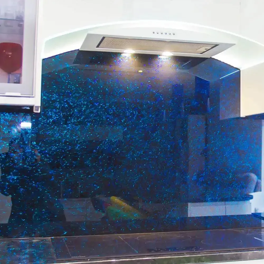 A custom 6mm Fibres glass splashback in a kitchen | Creoglass