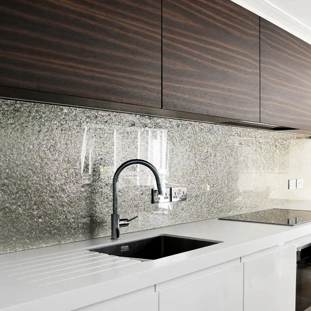 A custom 6mm Mica glass splashback in a kitchen | Creoglass