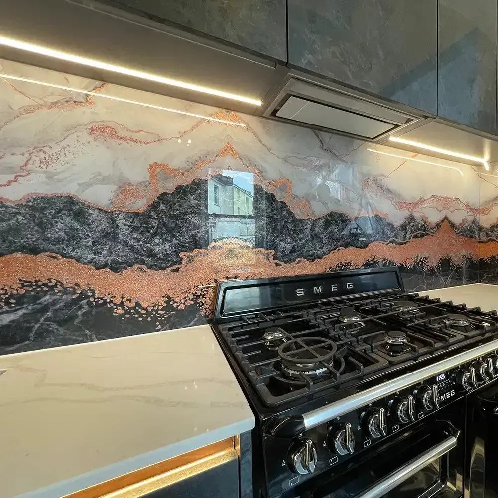 A custom 6mm Crystal St glass splashback in a kitchen | Creoglassnes