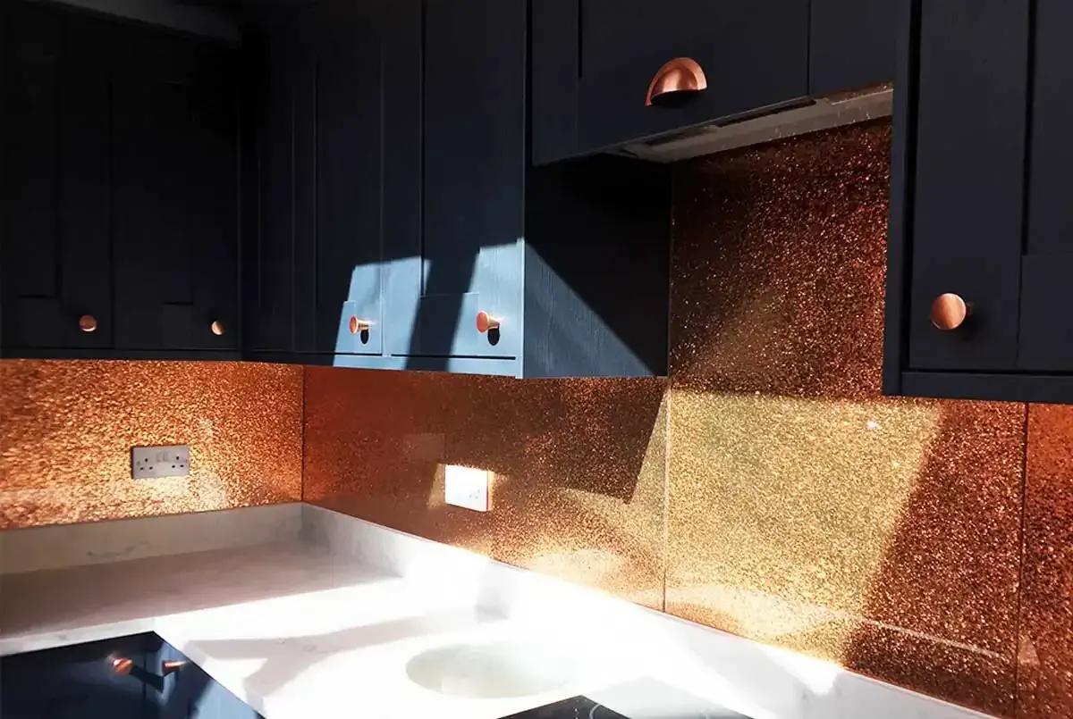 A custom 6mm toughened glitter glass splashback in a kitchen | Creoglass
