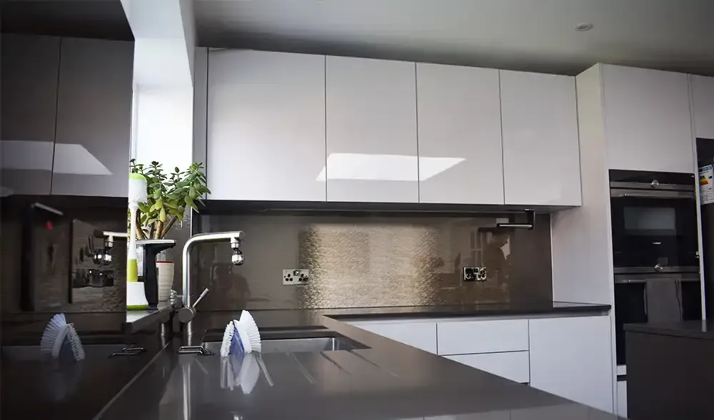 A custom 6mm toughened premium glass splashback in a kitchen | Creoglass