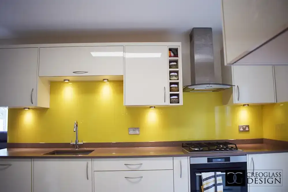 A custom 6mm toughened colour glass splashback in a kitchen | Creoglass