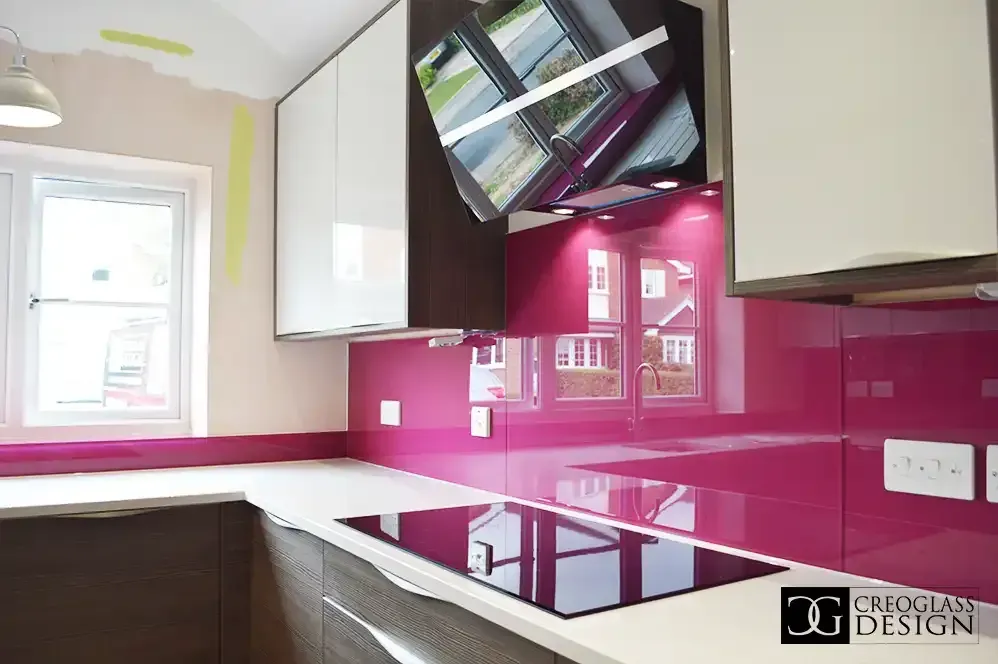 A custom 6mm toughened colour glass splashback in a kitchen | Creoglass