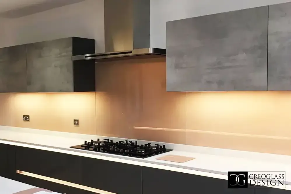 A custom 6mm toughened colour glass splashback in a kitchen | Creoglass