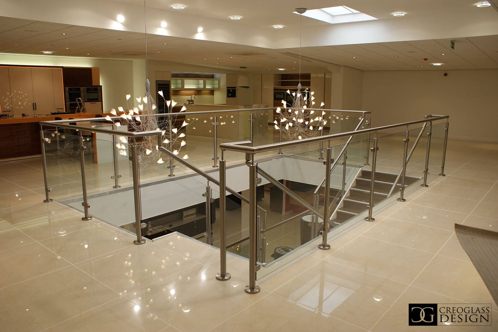 A custom 6mm toughened wave glass splashback in a kitchen | Creoglass