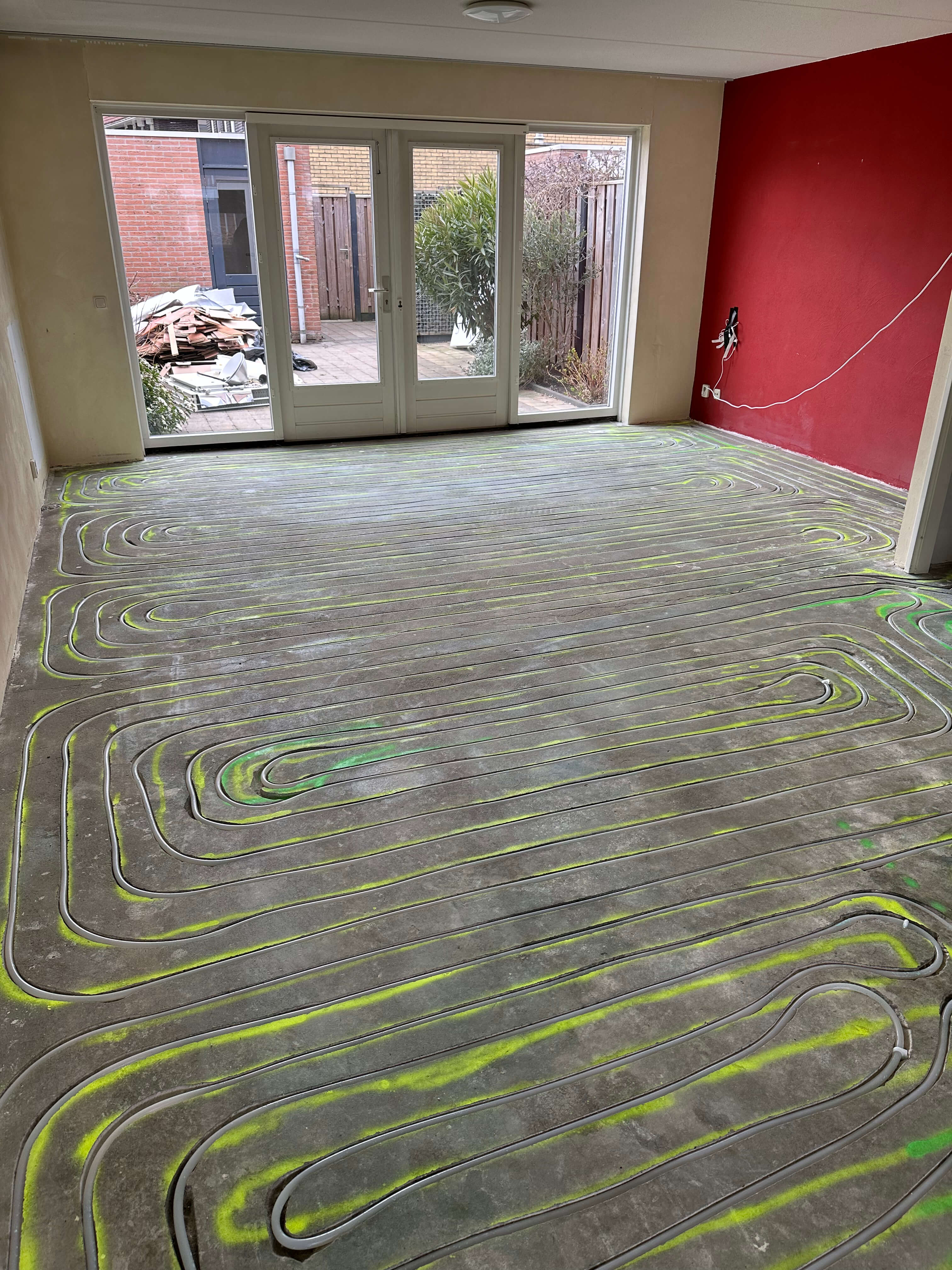 Vloerverwarming aangelegd in een huis door Stouten Installatietechniek.