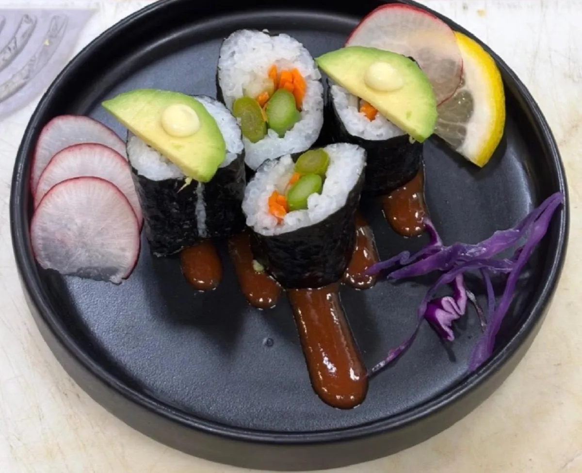 A close up of a bunch of blueberries