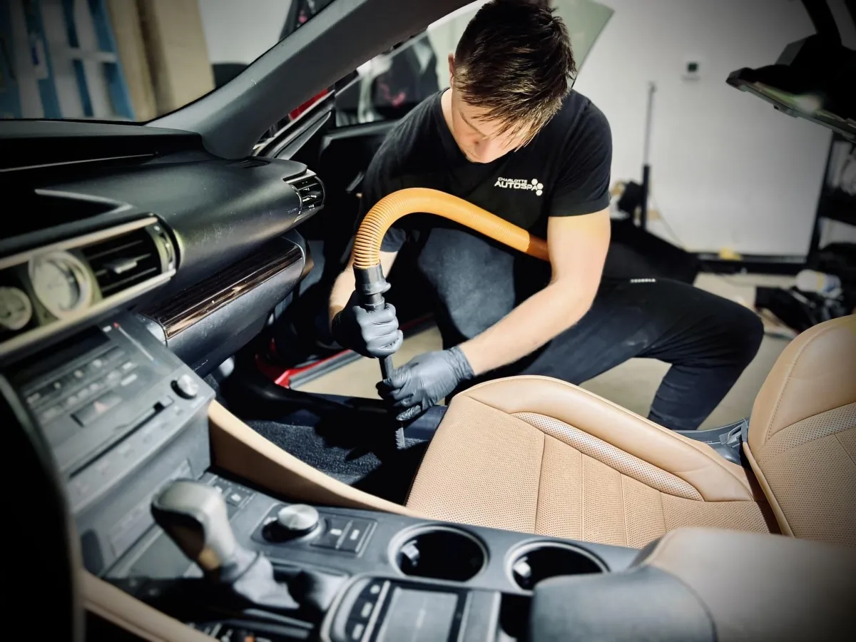 Auto Detailing -  Interior Detailing - Detailing 