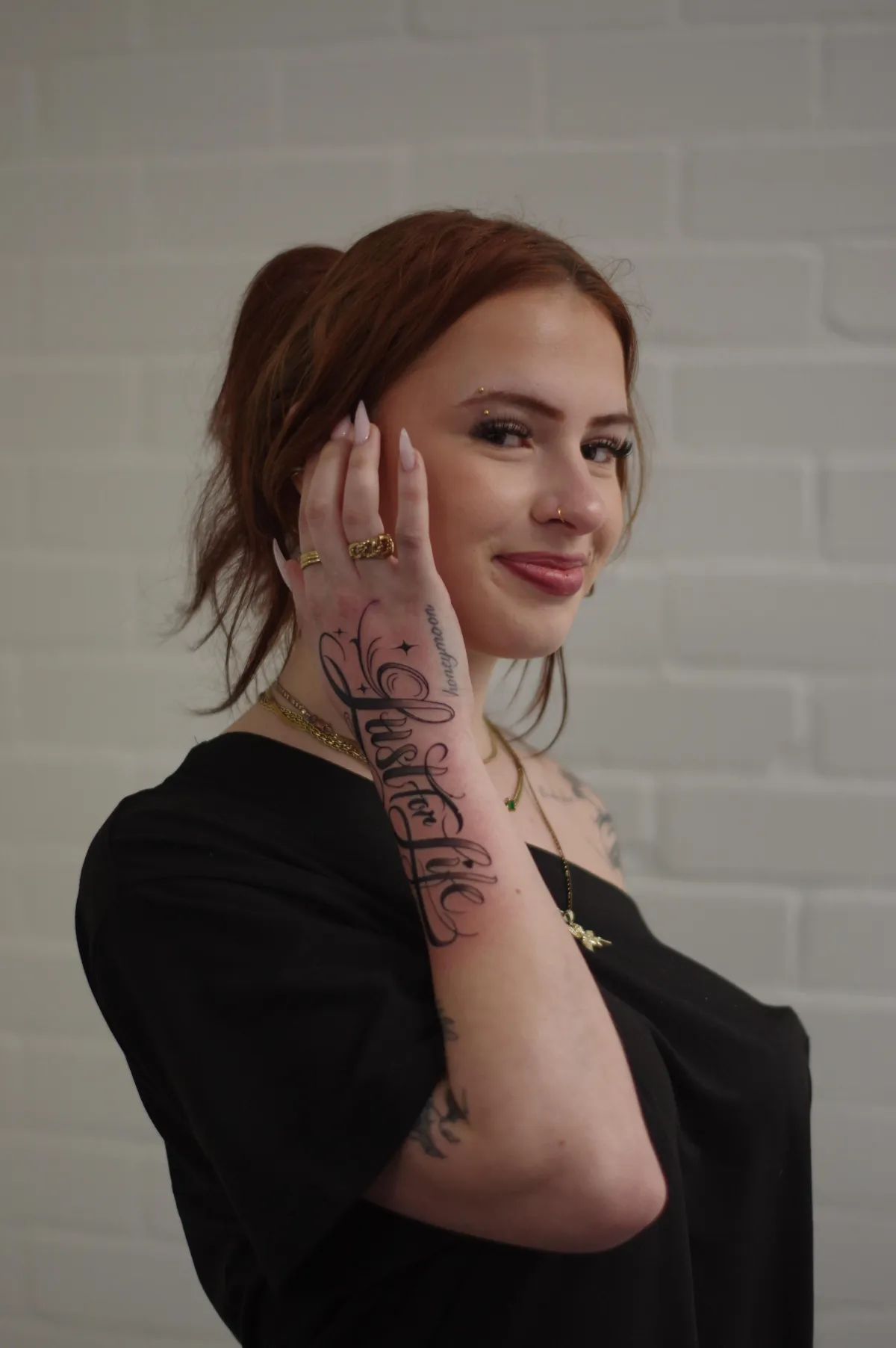 Gedetailleerd dierenportret tattoo in black & grey door Alex