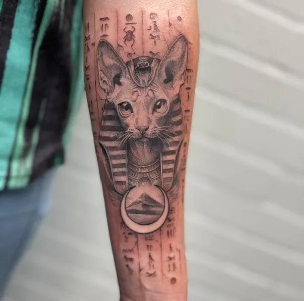 Gedetailleerd dierenportret tattoo in black & grey door Alex