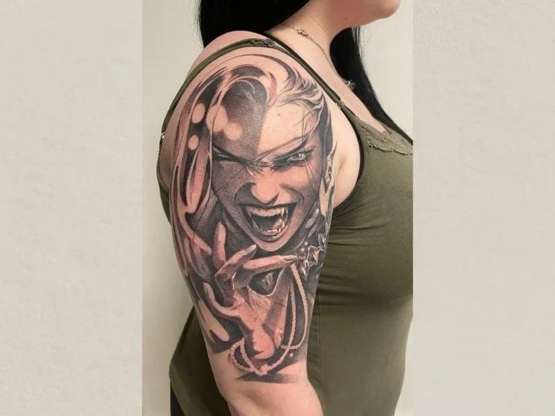 Black & grey realisme tattoo door Alex bij Iris Tattoo Art Deventer