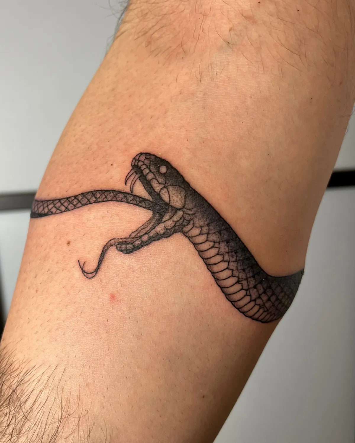 Gedetailleerde black and gray tattoo gemaakt door Dave in Deventer bij Iris Tattoo Art