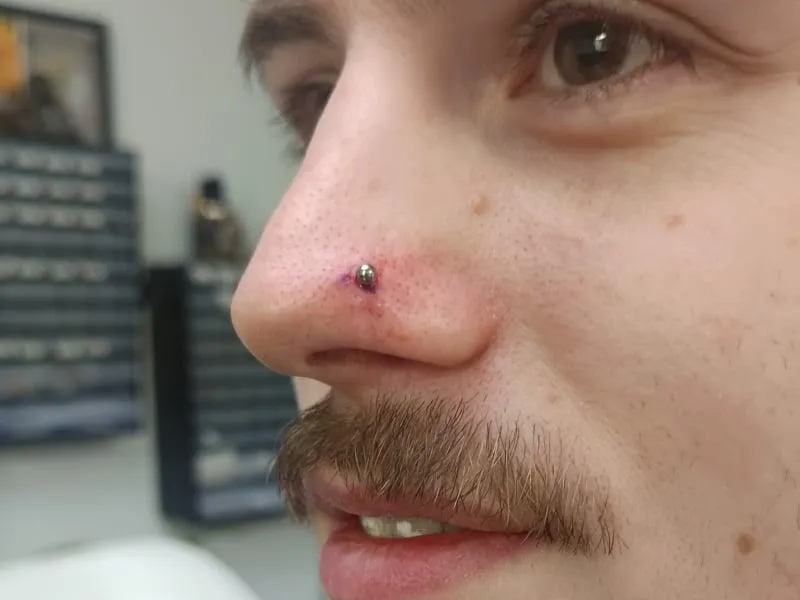 neus piercing Deventer Iris Tattoo Art