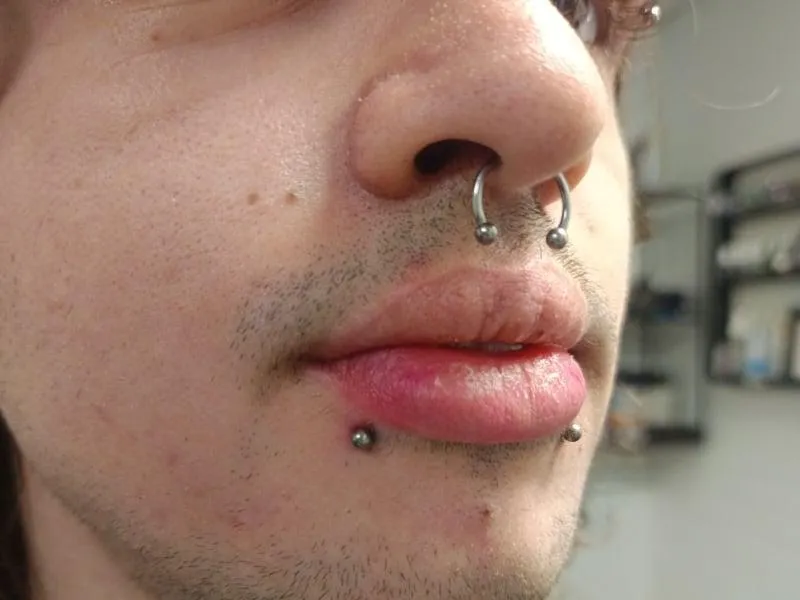 snakebite piercing Deventer Iris Tattoo Art