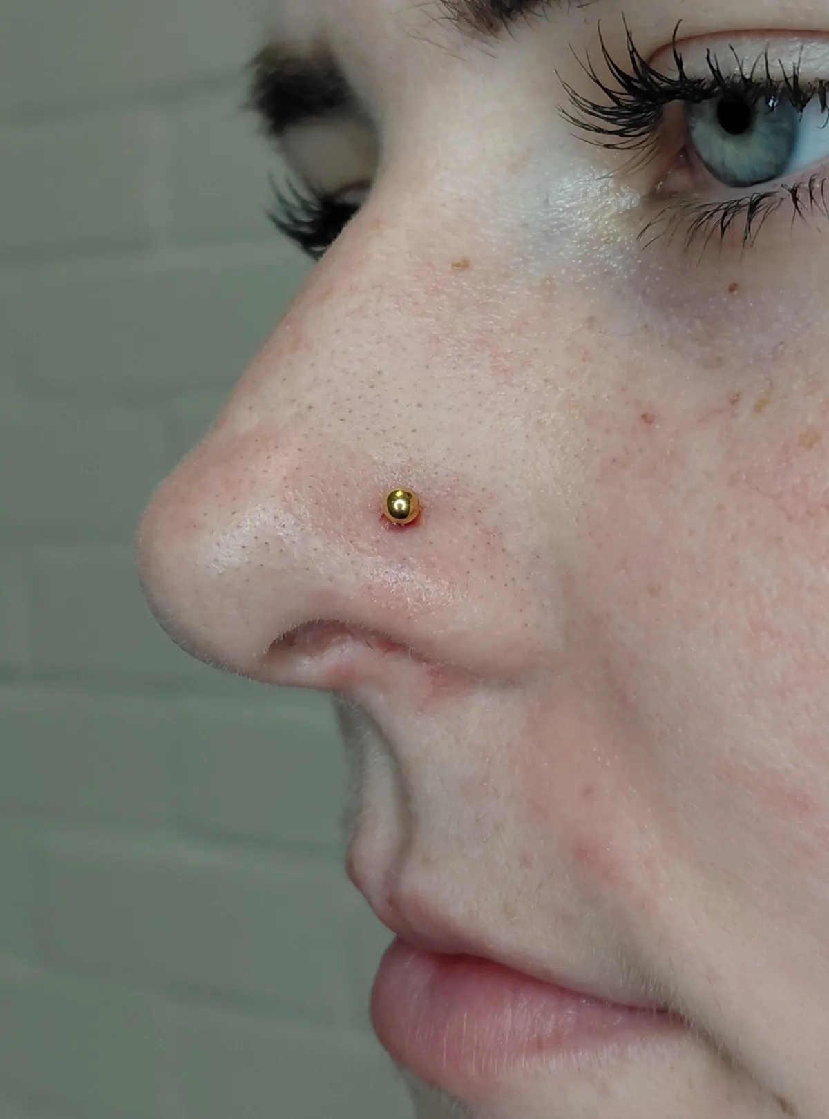 neus piercing Deventer Iris Tattoo Art