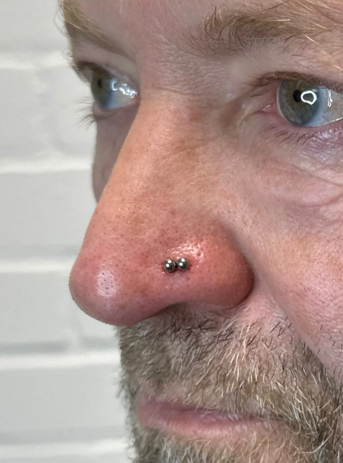 neus piercing Deventer Iris Tattoo Art