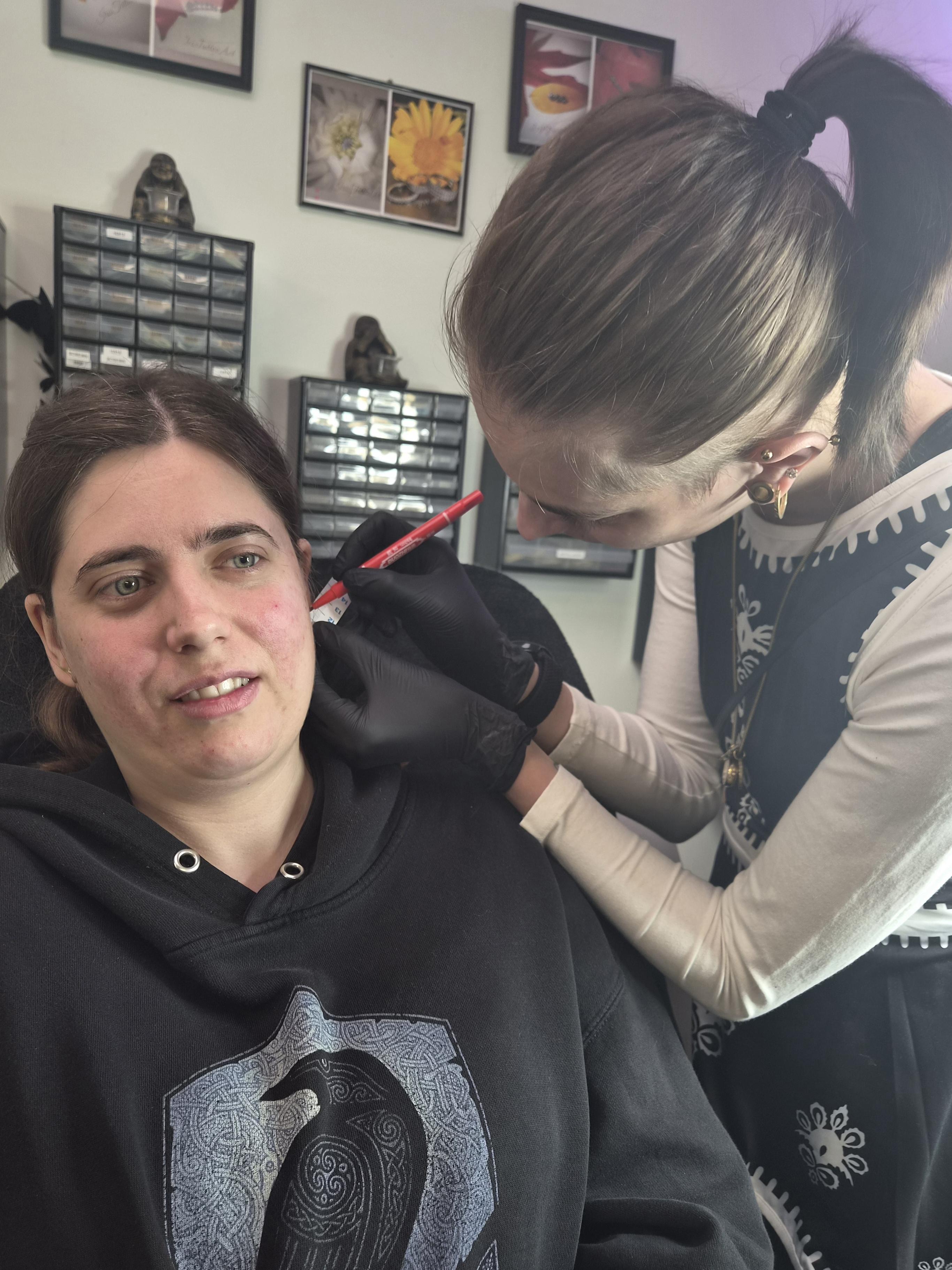 Marja, piercing specialist