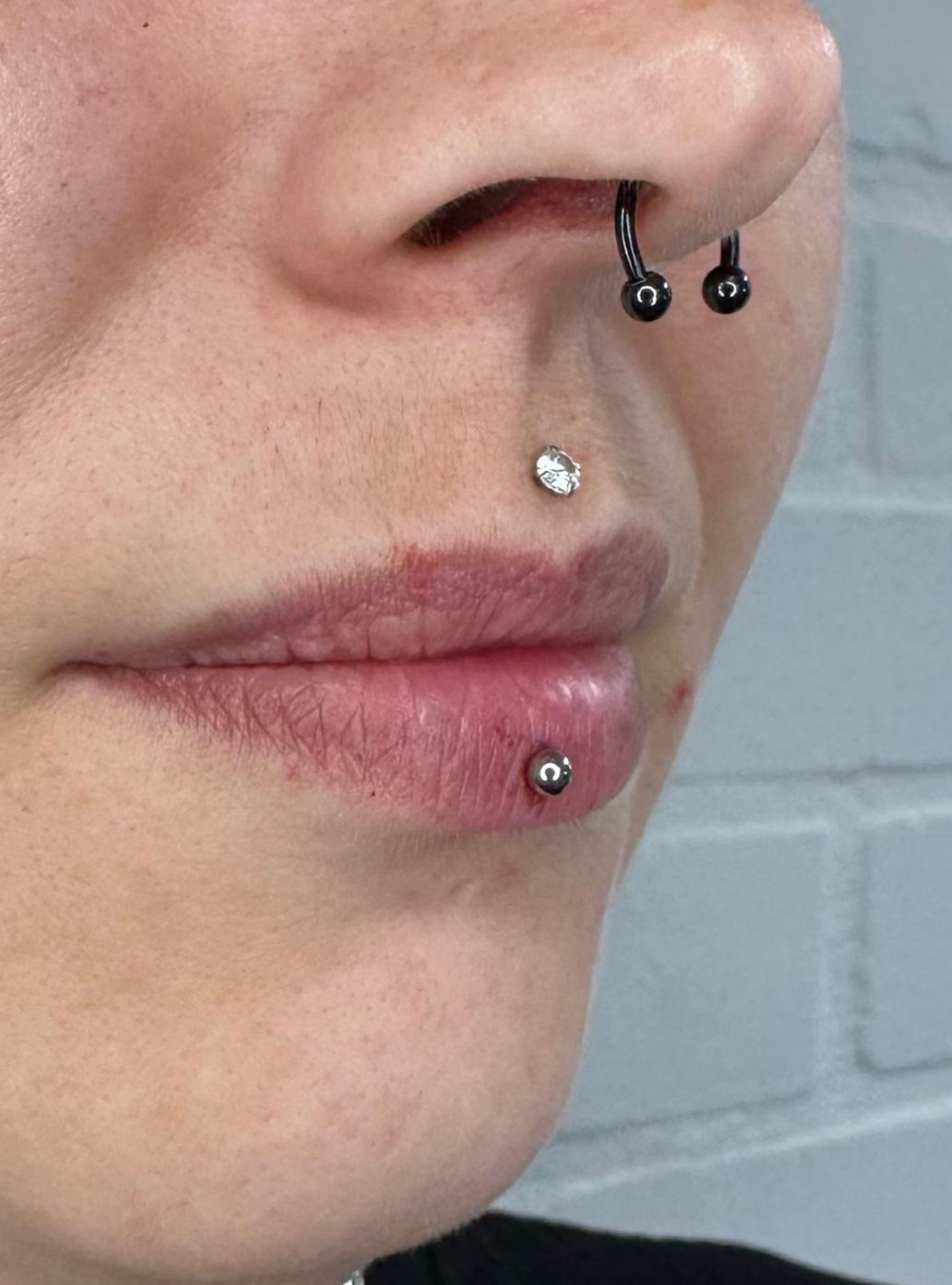 snug piercing Deventer Iris Tattoo Art