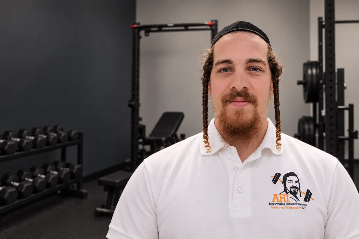 Ari, your AriBodyFit coach, in the gym