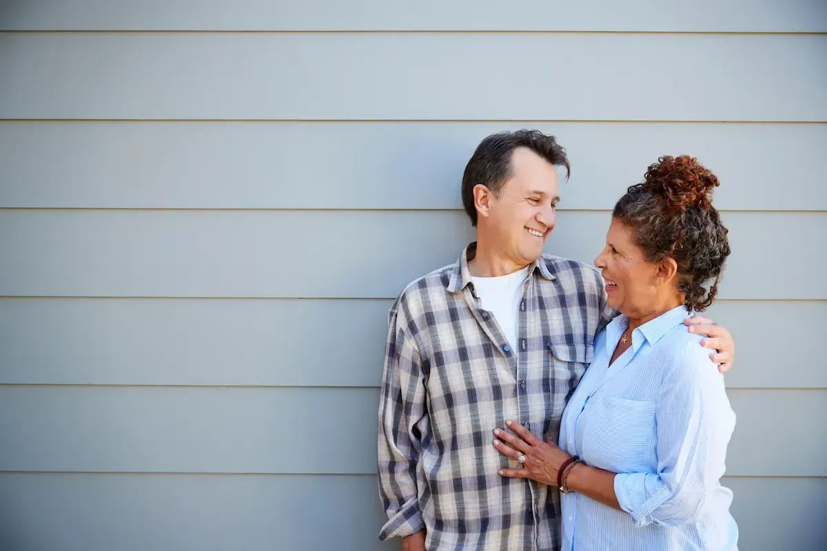 Happy-couple-sold-their-mobile-hoome
