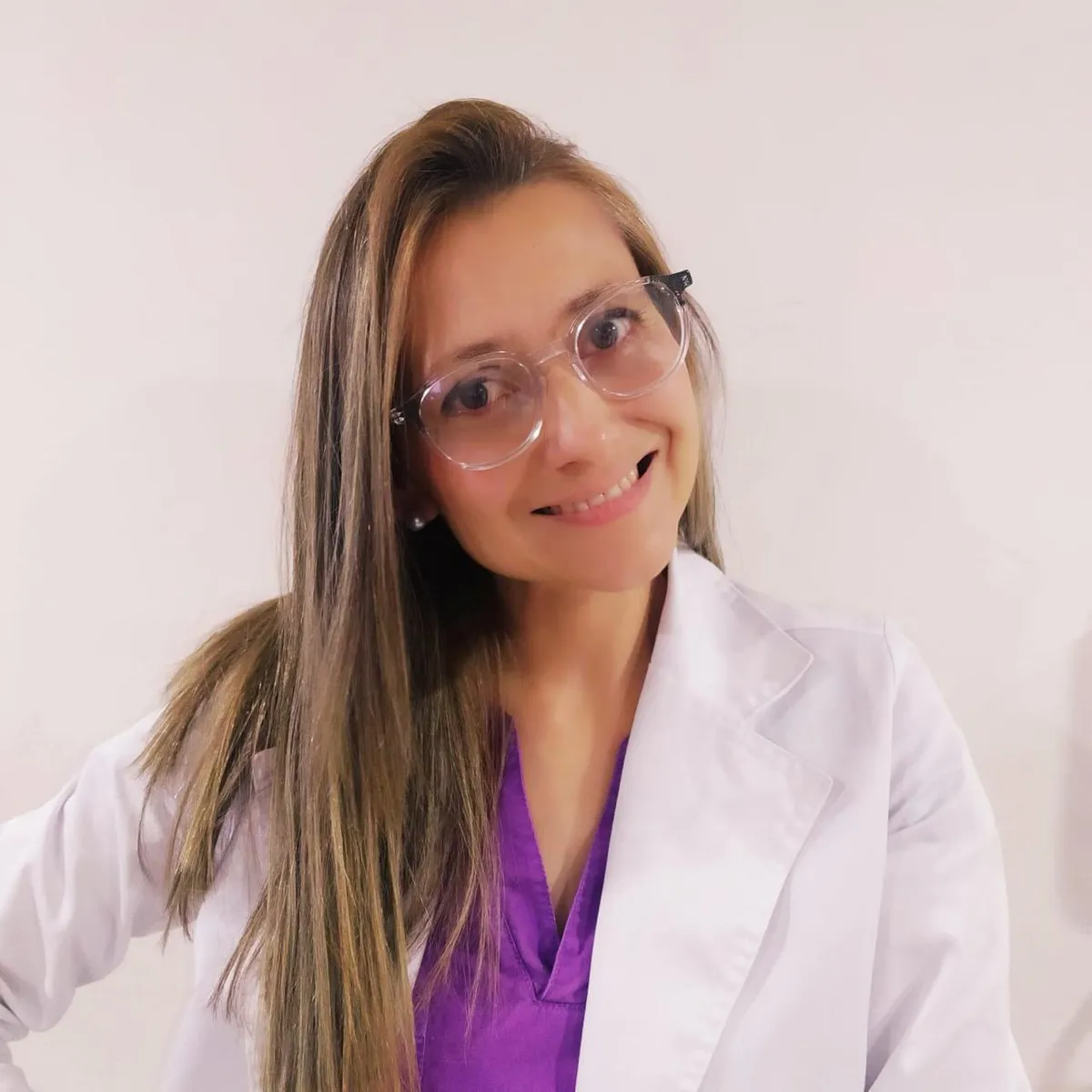 Profesional principal en un entorno clínico natural