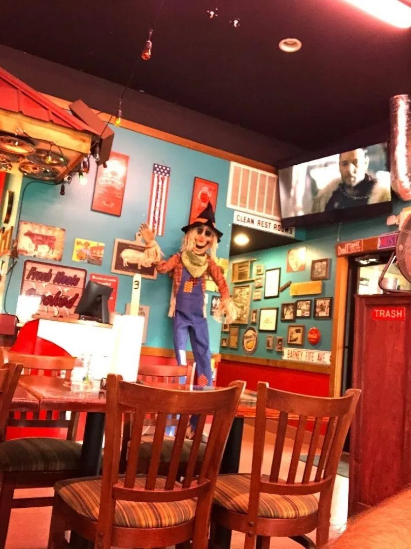 Inside New Moon BBQ