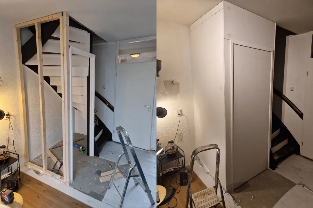 Links een trap met houten pilaren. Rechts een nieuw geplaatste trapkast onder een trap met een deur. Het contrast toont de transformatie door Mulder's team.