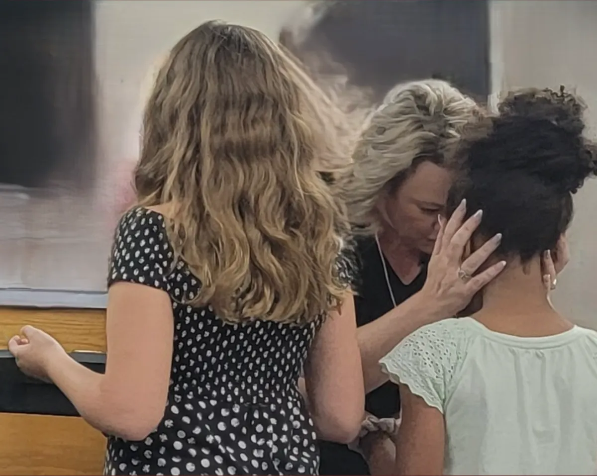 Teia Praying over child