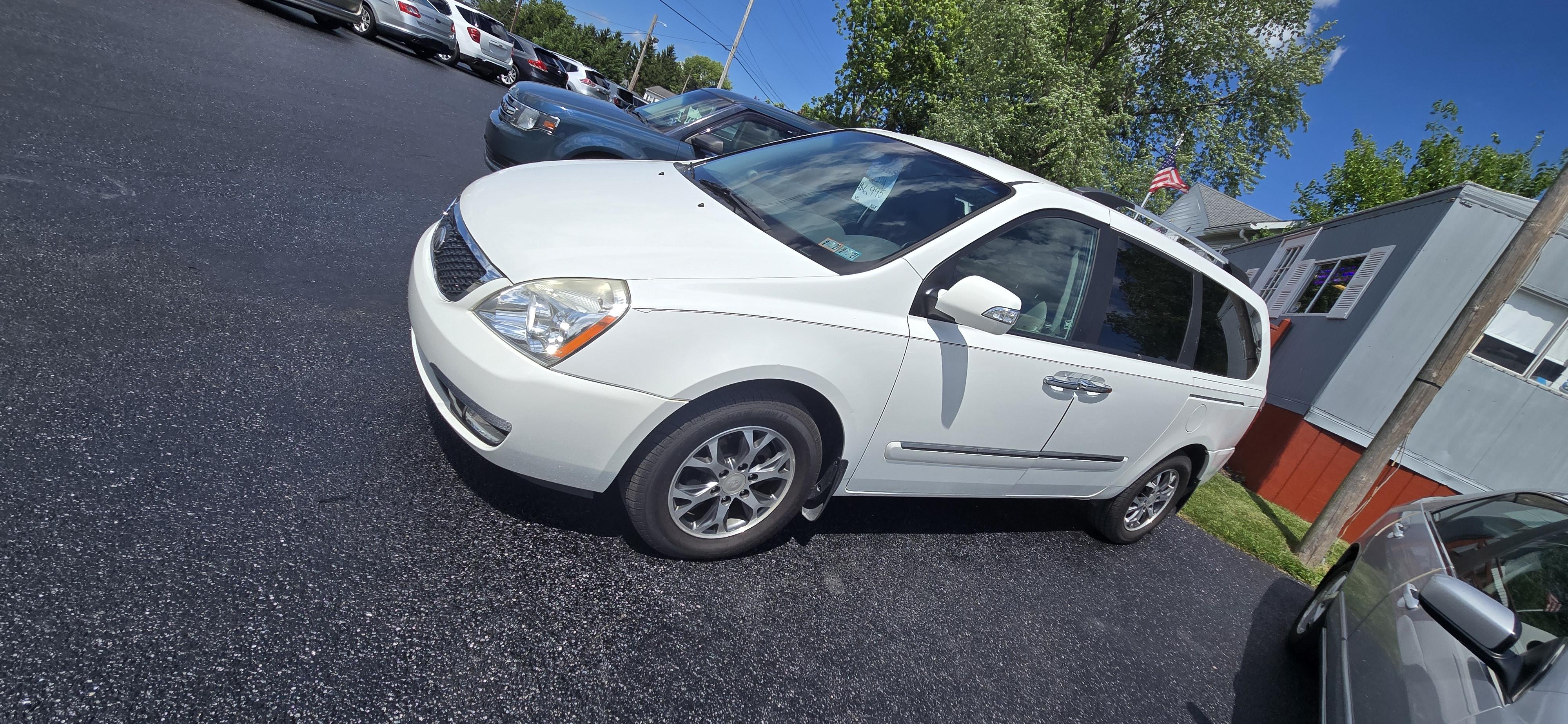 2014 Kia Sedona EX: Affordable Family Minivan