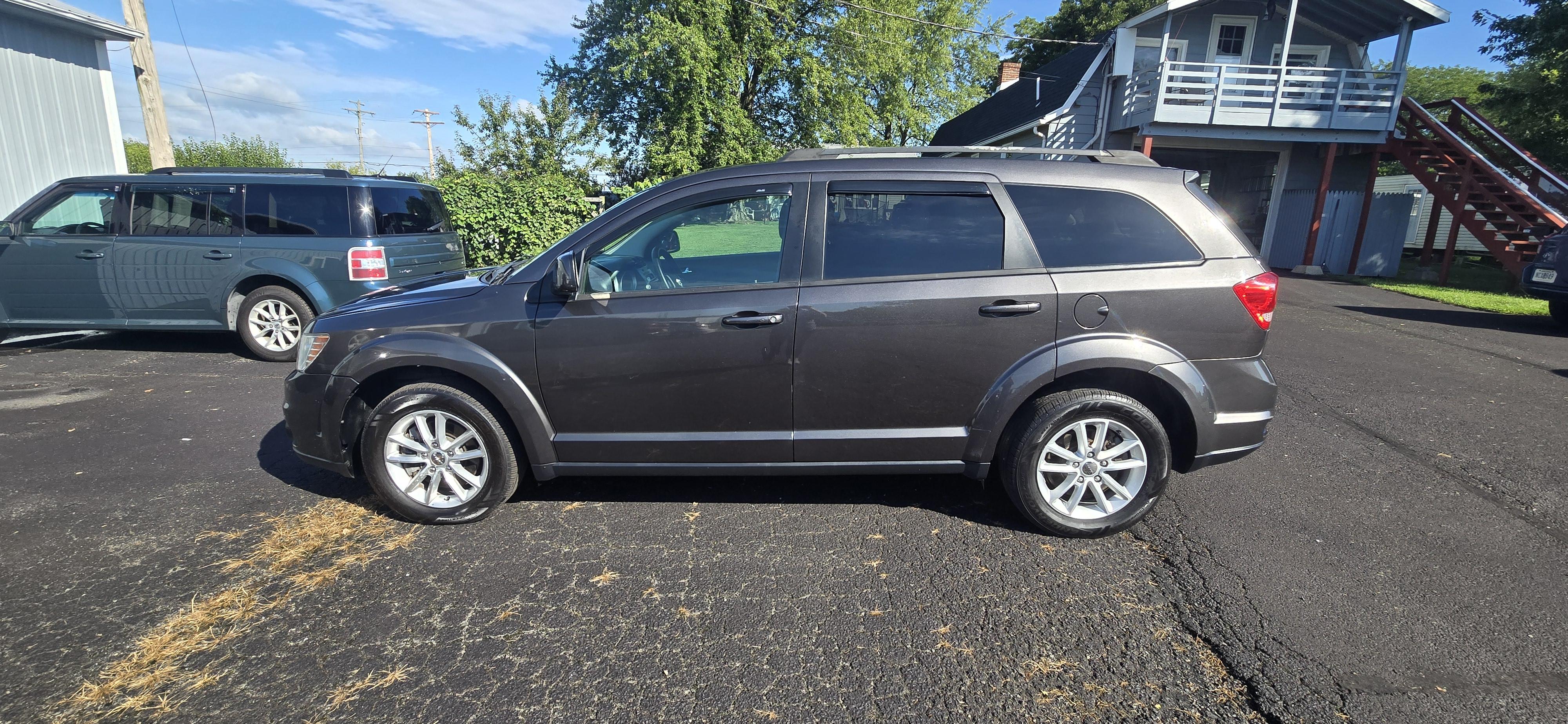 2017 Dodge Journey SXT - $3,999