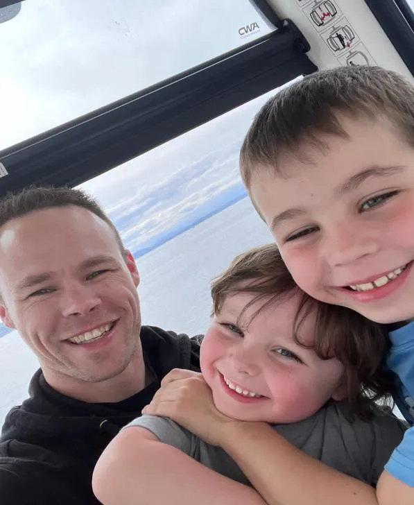 Do Something Great neon sign