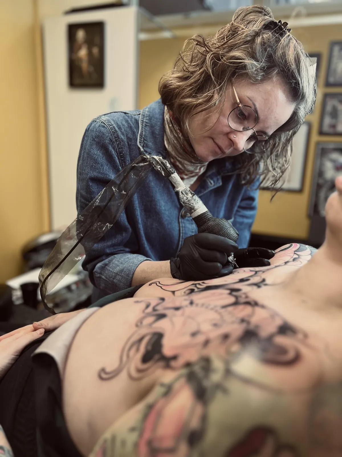 red white and black no smoking sign