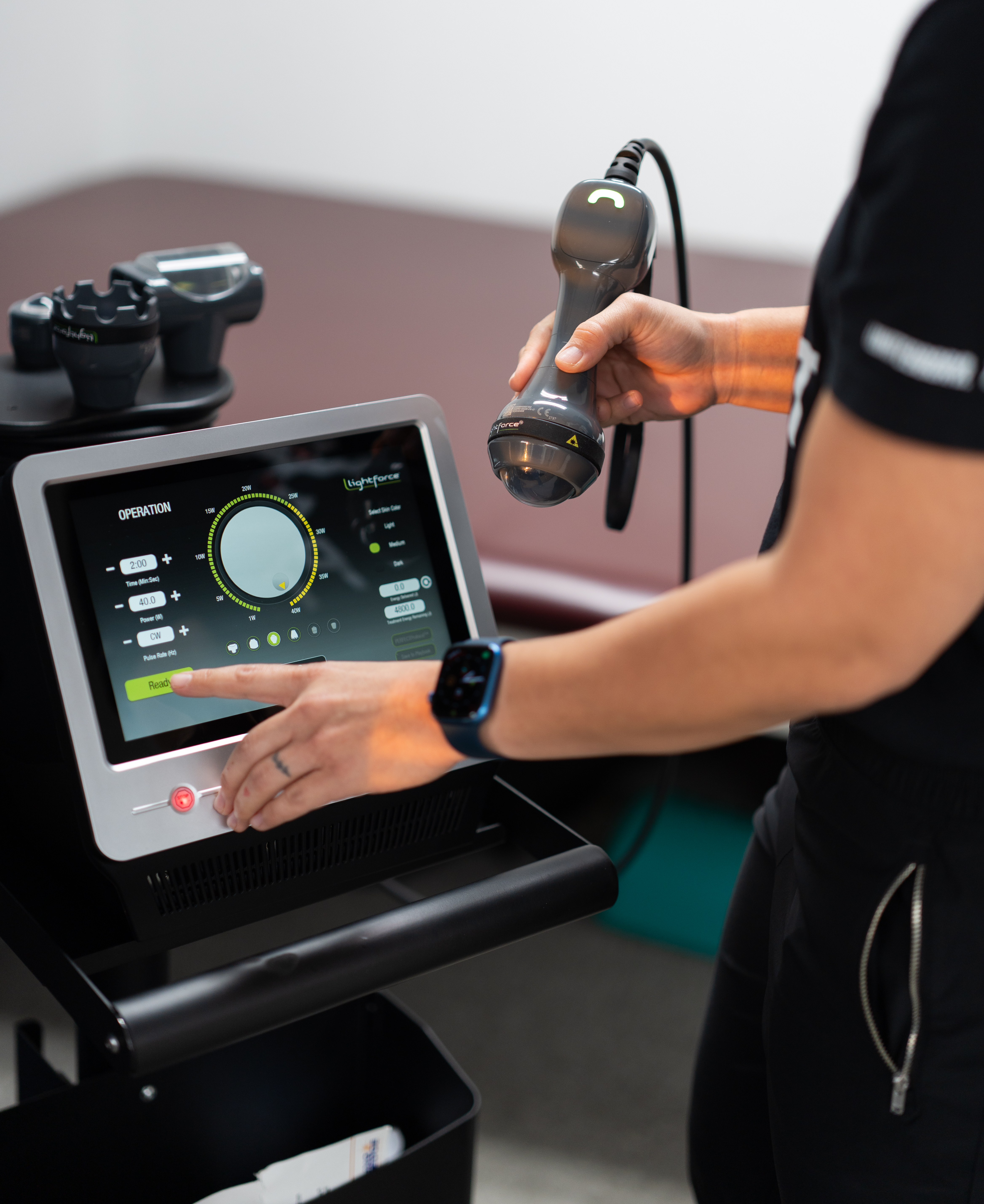 physical therapist using laser therapy at 903 Physical Therapy in whitesboro, texas