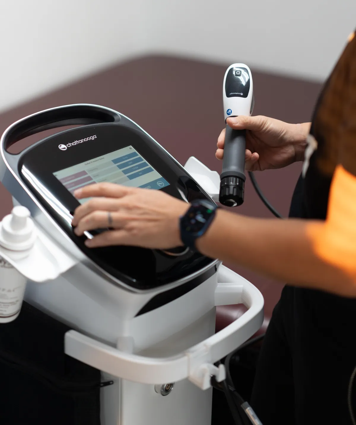 physical therapist using shockwave therapy at 903 Physical Therapy in whitesboro, texas