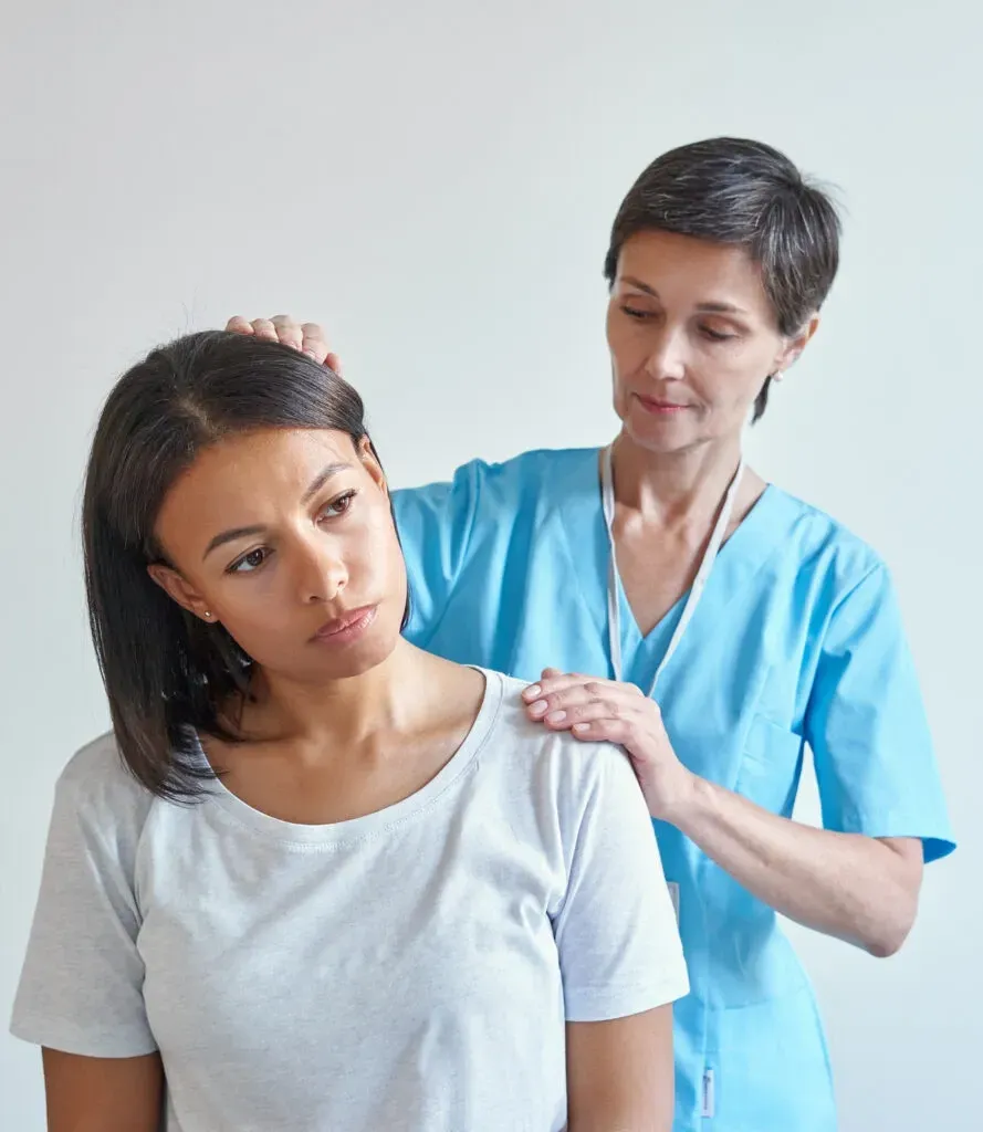 physical therapist helping women with fibromyalgia at 903 Physical Therapy in whitesboro, texas