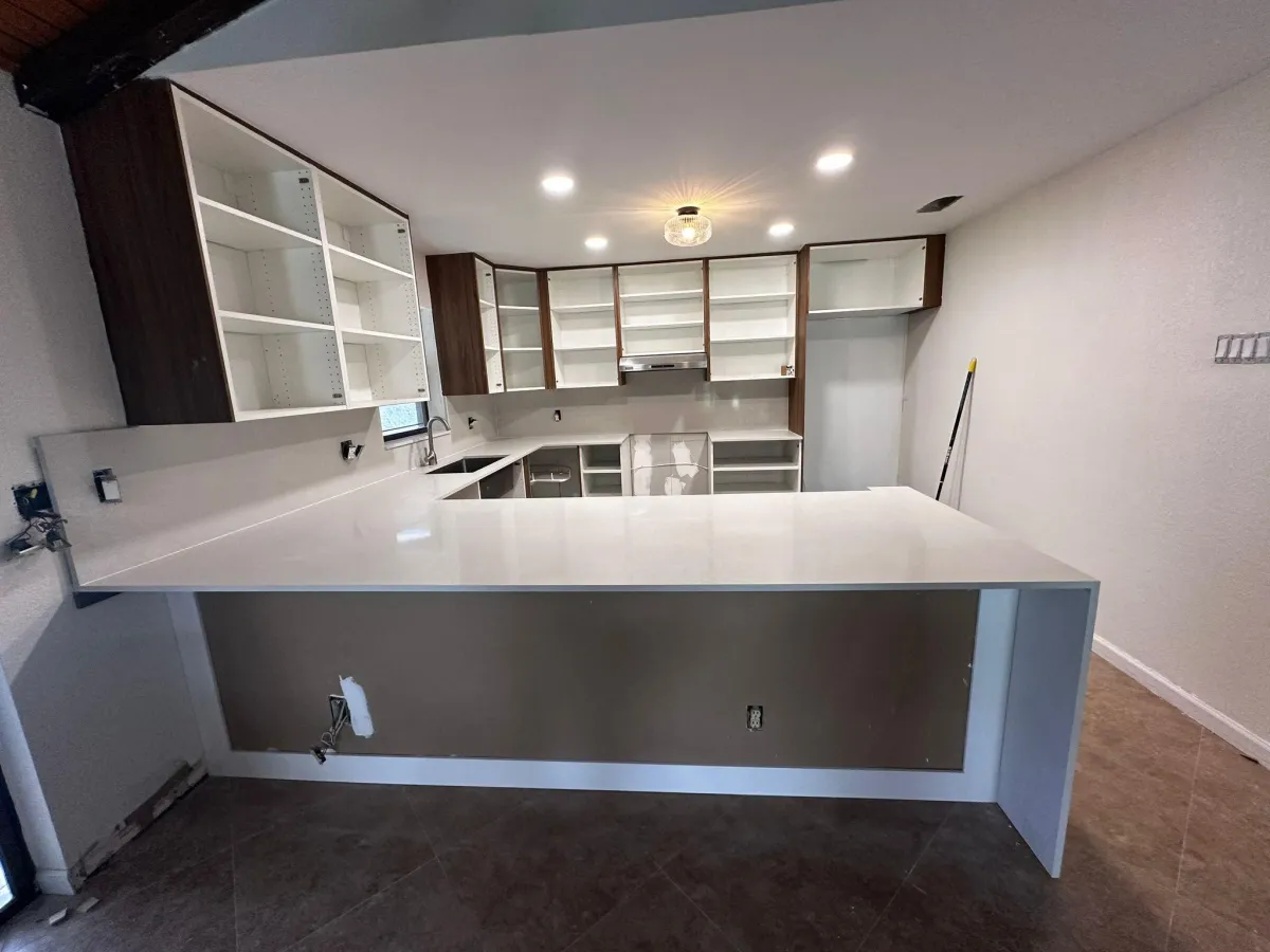 A group of spoons sitting on top of a counter