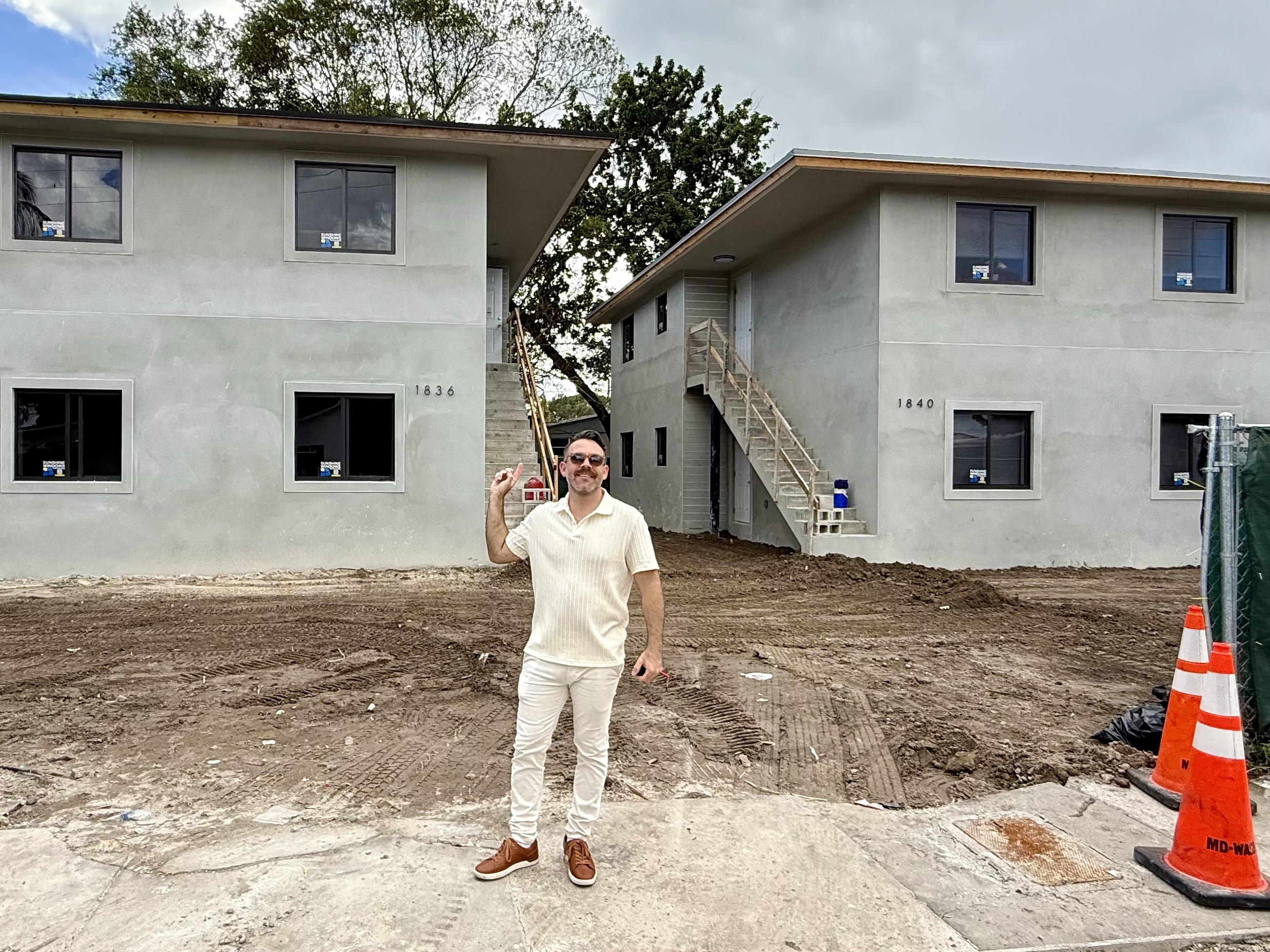 Construir o Comprar un Dúplex en Miami en 2026: Costos, Márgenes y Zonas Clave