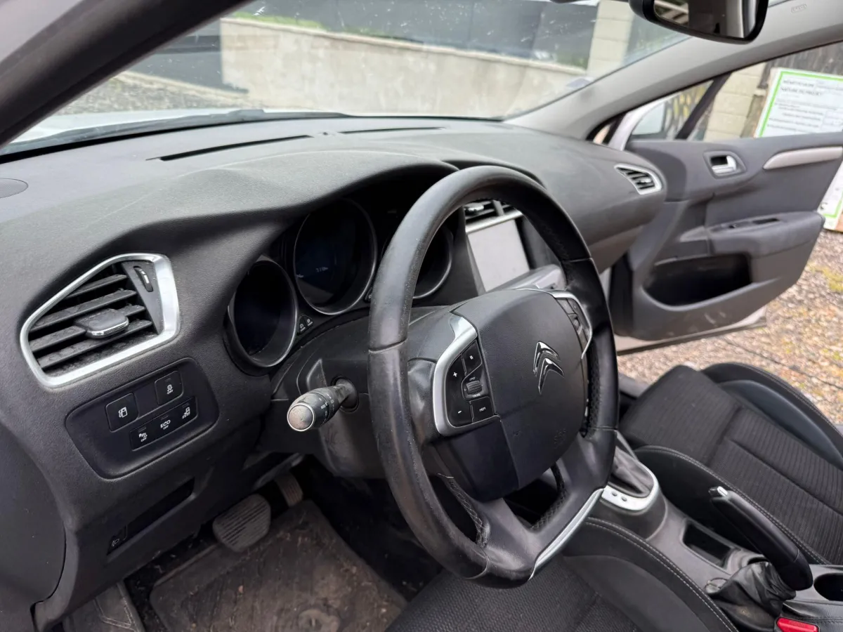 confort voiture Poitiers / nettoyage voiture Poitiers / lavage auto Poitiers / nettoyage intérieur voiture Poitiers / detailing automobile Poitiers / voiture propre confort conduite / entretien voiture Poitiers / nettoyage voiture à domicile Poitiers / lavage auto écologique Poitiers / bien-être conduite Poitiers / service nettoyage voiture Poitiers