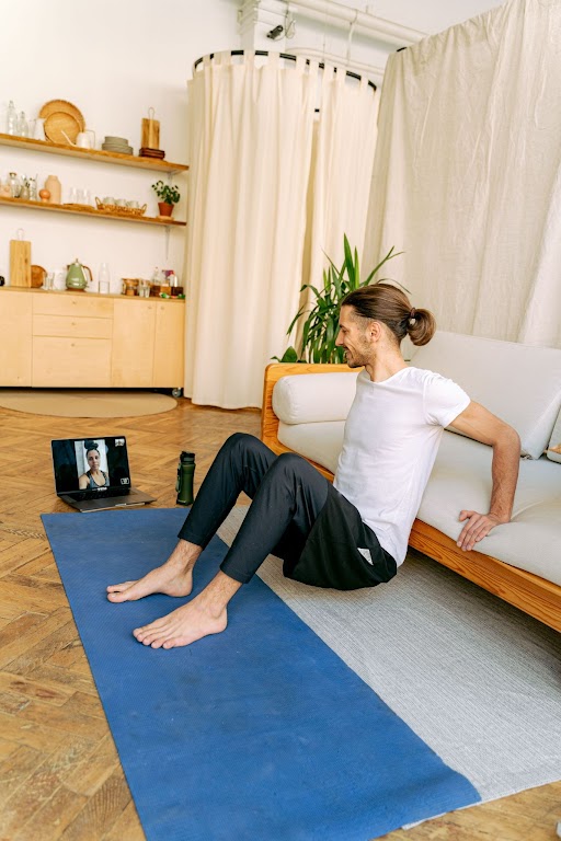 Virtual Weight Loss Coach vs. In-Person Therapy: Which Is Better For Emotional Eating?