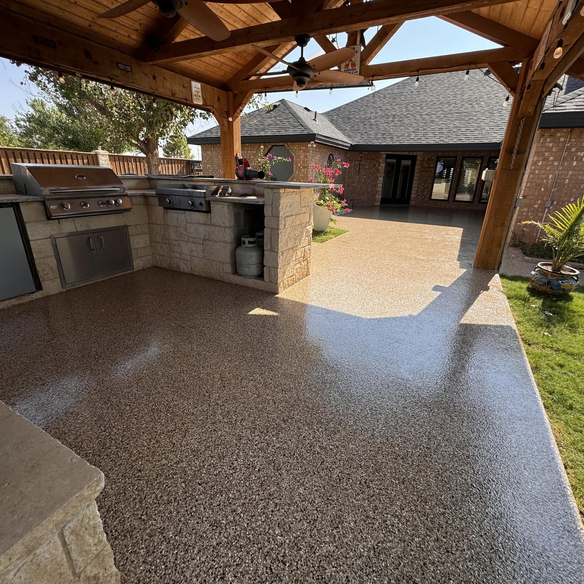 tan flake coating on a covered outdoor patio and kitchen in Midland, TX