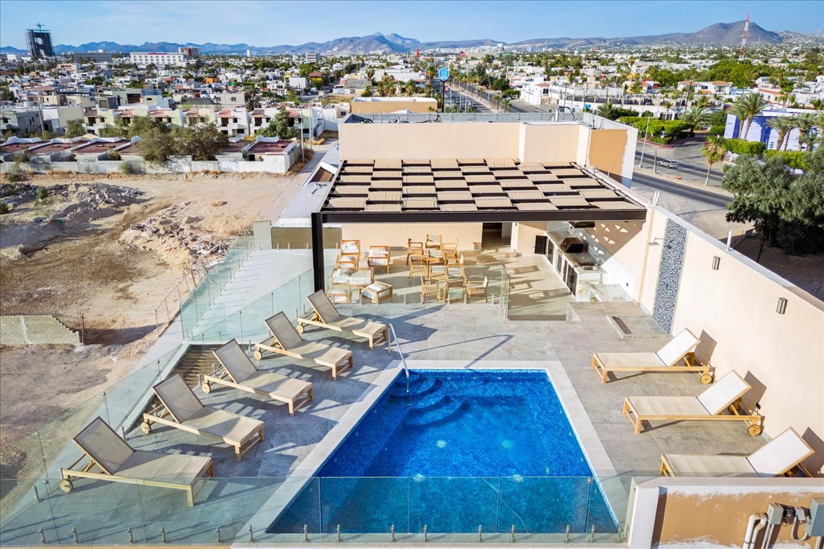 Marvista beautiful rooftop pool/bbq area