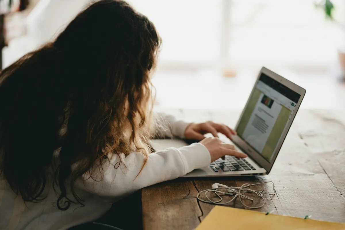 woman searching for pregnancy help online