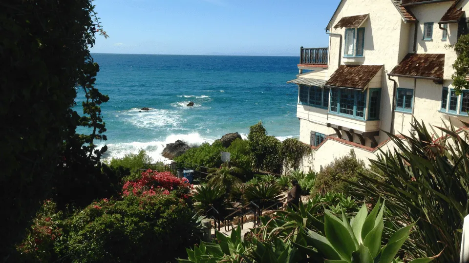 Laguna Woods senior community area representing senior relocation and downsizing support.