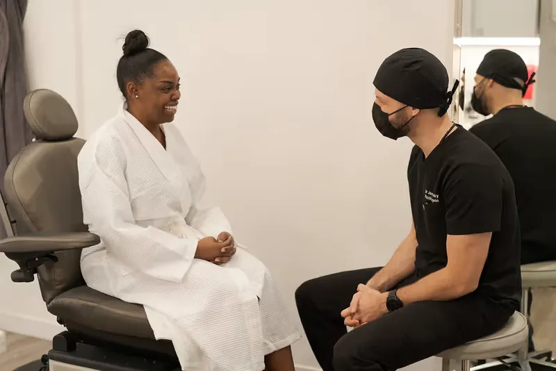 The image shows the entrance to a university clinic.