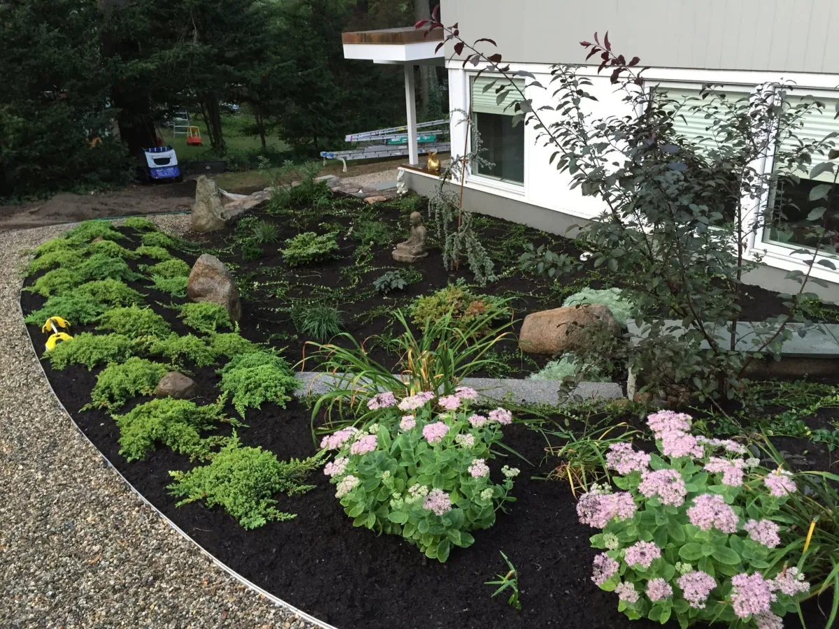 <img src="retaining-wall-cleiton-ma.jpg" alt="Retaining wall built by Cleiton Landscape & Masonry in Massachusetts">