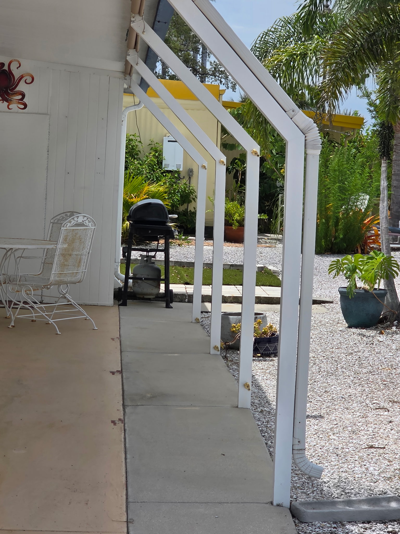 Screen enclosure around a lanai