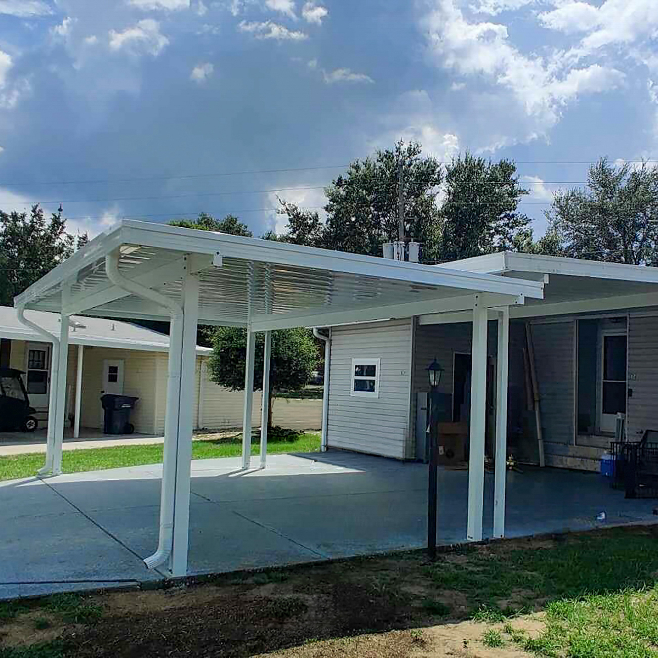 Screened lanai with outdoor furniture in Dade City